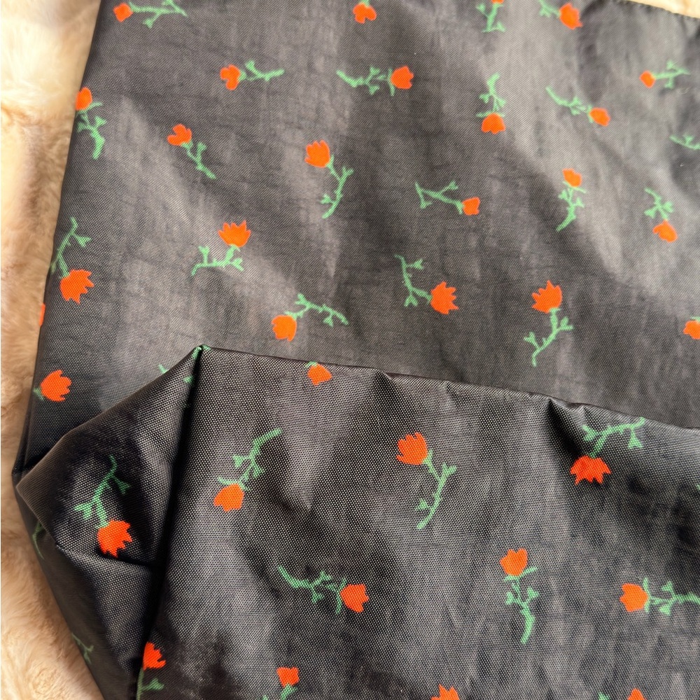 BAGGU Large Nylon Sling Bag with Orange Floral Print - Picture 3 of 4